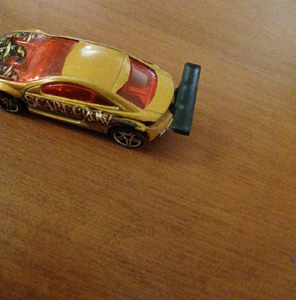 2001 Hot Wheels Gold Scarecrow Cougar Collectible Car - Picture 3 of 7